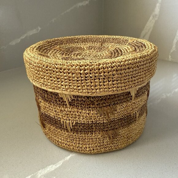 Vintage Woven Basket With Lid Seagrass Native American Indian Two Tone *read - Picture 1 of 7